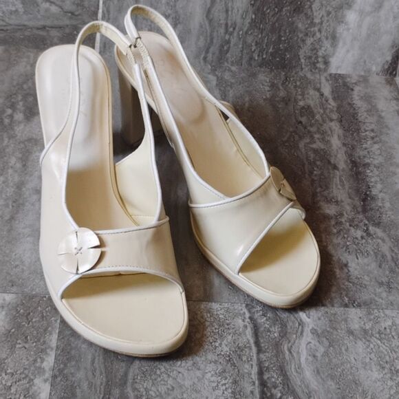 Elegant White BCBG Paris Women's Sandals Size 8.5 - Picture 1 of 12